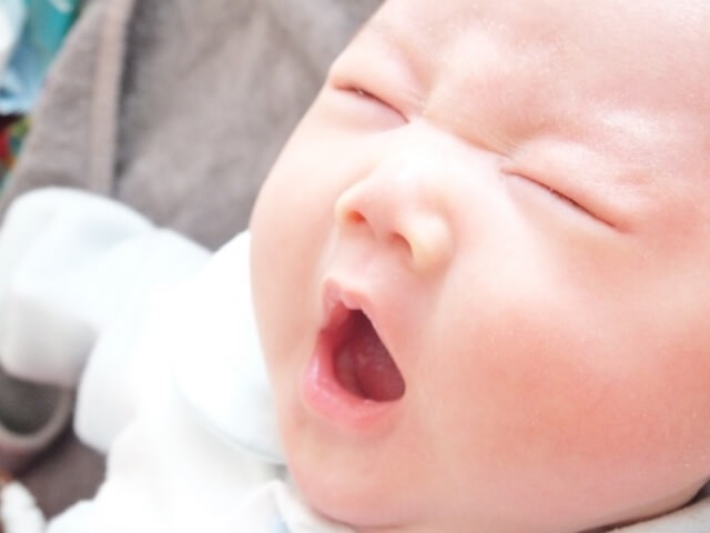 不眠　自律神経失調症でつらい　赤ちゃんのあくび